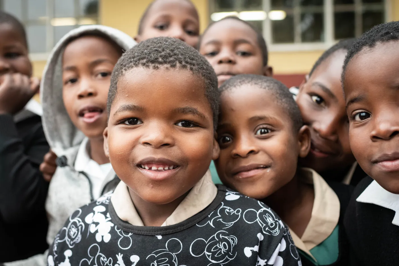 A group of Thanda children grinning at the camera